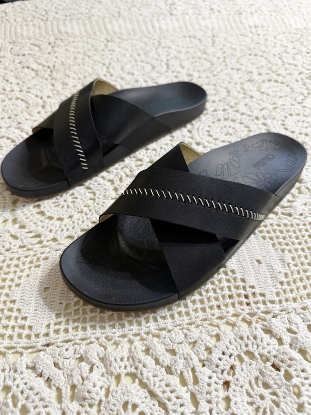 OluKai Kipe'a 'Olu Women's Black Leather Slide Sandals Size 11